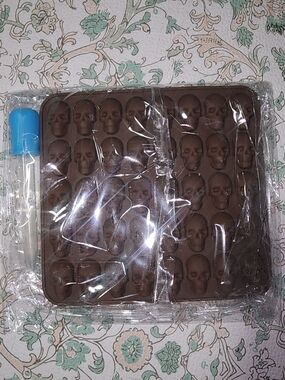 Brown Skull Mold Silicone Tray
